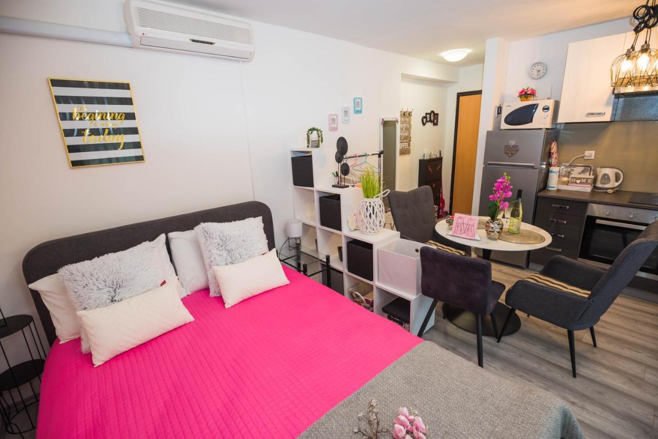 Apartments Mary & Free Parking Ровінь Екстер'єр фото