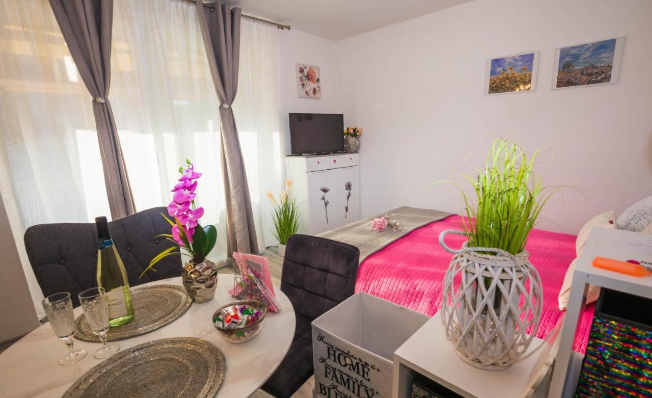 Apartments Mary & Free Parking Ровінь Екстер'єр фото