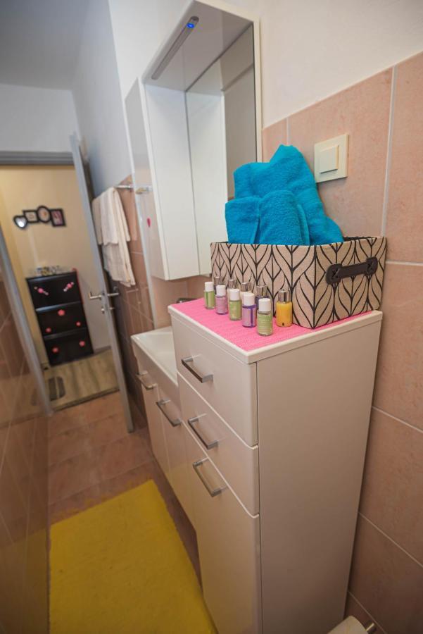 Apartments Mary & Free Parking Ровінь Екстер'єр фото